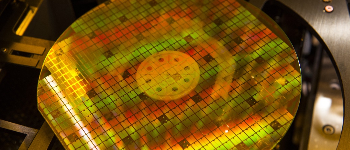 De studie naar de verdeling van elektrische weerstand in n-type 4H-SiC-kristallen