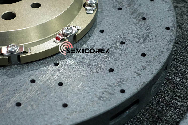 Analyse van remsystemen van koolstof-keramische composiet